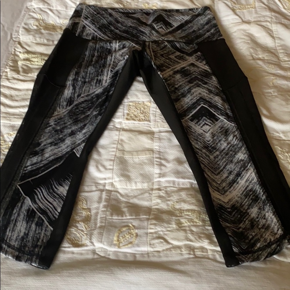 Lulu lemon leggings size 10 with mesh on the side